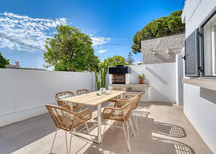 1182 Town Modern House Center *