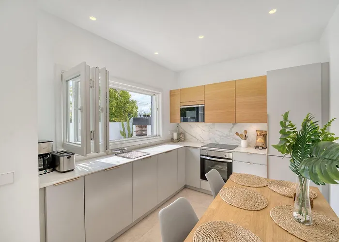 1182 Town Modern House Center Semesterbostad