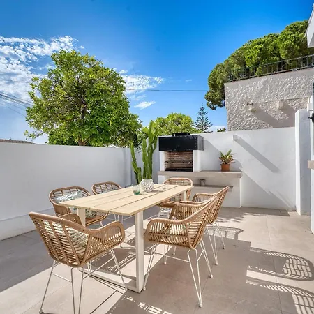 1182 Town Modern House Center *