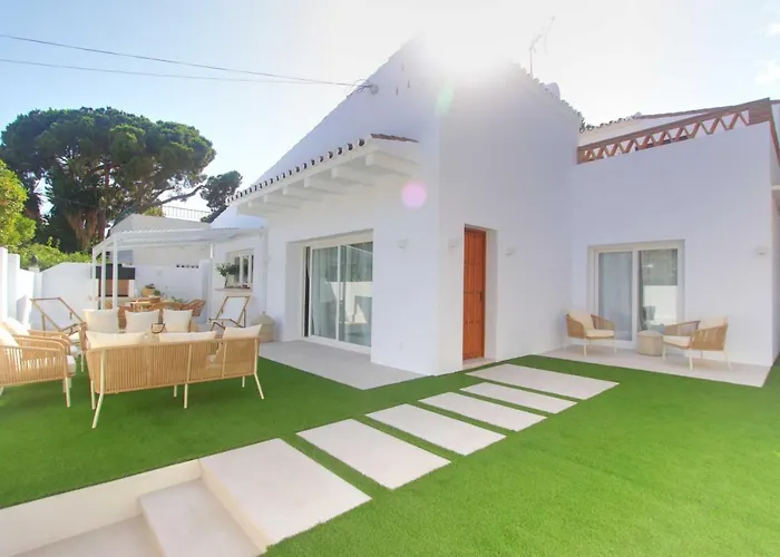 1182 Town Modern House Center *